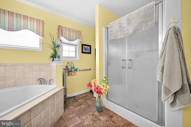 1066 CAMBRIDGE DR, Manheim, PA 17545