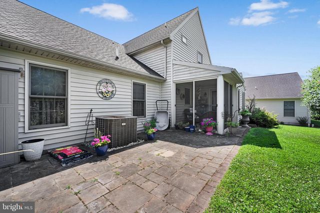 1066 CAMBRIDGE DR, Manheim, PA 17545