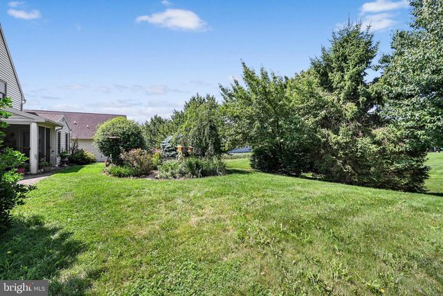 1066 CAMBRIDGE DR, Manheim, PA 17545