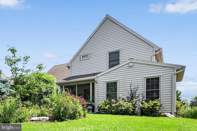 1066 CAMBRIDGE DR, Manheim, PA 17545