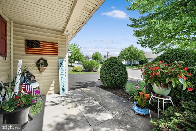 1066 CAMBRIDGE DR, Manheim, PA 17545