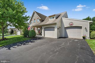 1066 CAMBRIDGE DR, Manheim, PA 17545