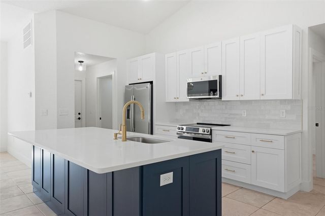 5089 WESTLAKE BOULEVARD, Dade City, FL 33523