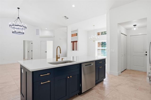 5089 WESTLAKE BOULEVARD, Dade City, FL 33523