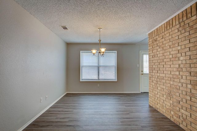 406 Valley Spring Drive, Arlington, TX 76018