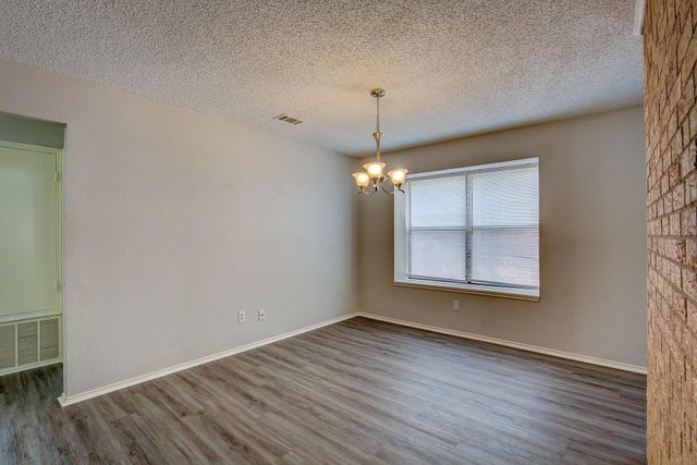 406 Valley Spring Drive, Arlington, TX 76018