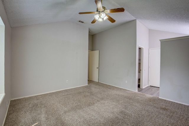 406 Valley Spring Drive, Arlington, TX 76018