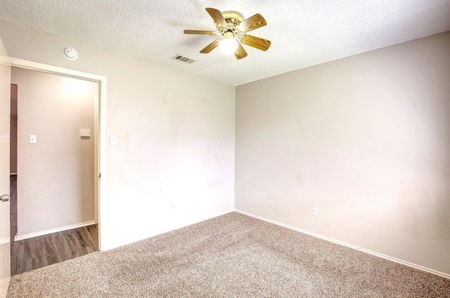 406 Valley Spring Drive, Arlington, TX 76018