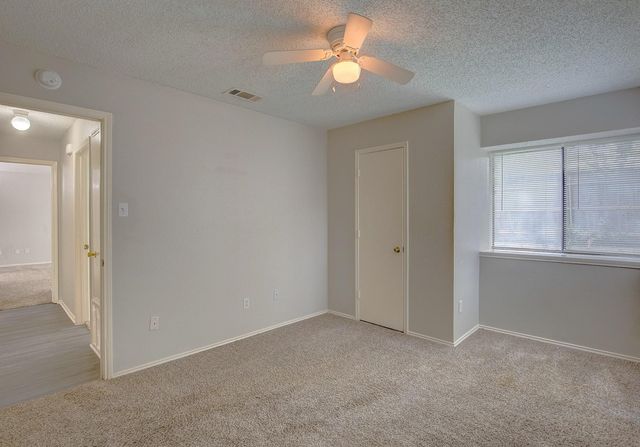 406 Valley Spring Drive, Arlington, TX 76018