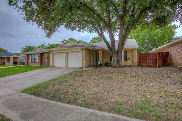 406 Valley Spring Drive, Arlington, TX 76018