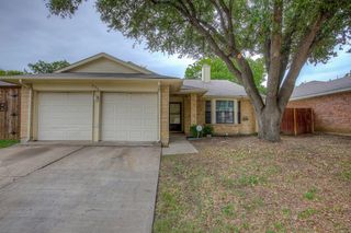 406 Valley Spring Drive, Arlington, TX 76018