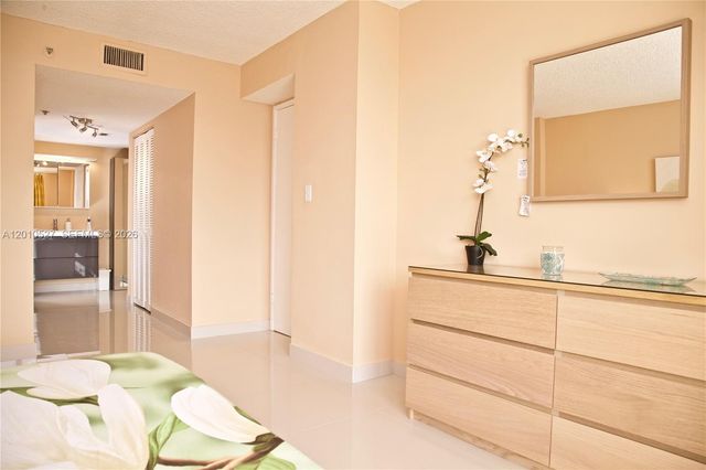 210 174th St 1107, Sunny Isles Beach, FL 33160