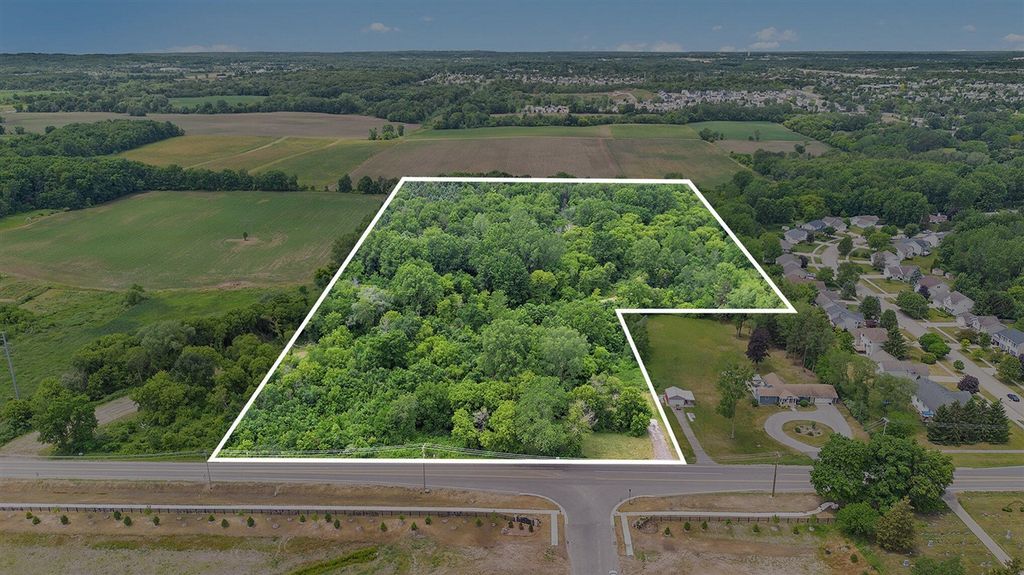7079 Hanna Lake Avenue, Caledonia, MI 49316