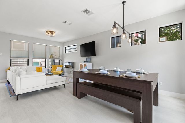 1820 Carlson DR 43C, Austin, TX 78741