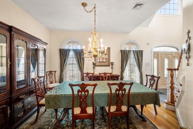 332 Division Rd, Dartmouth, MA 02748