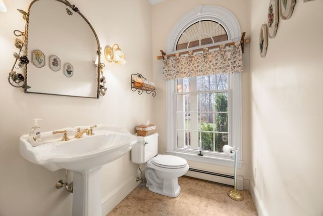 332 Division Rd, Dartmouth, MA 02748