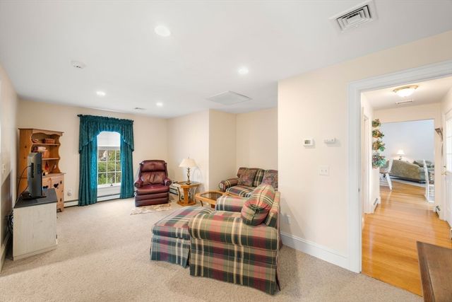 332 Division Rd, Dartmouth, MA 02748