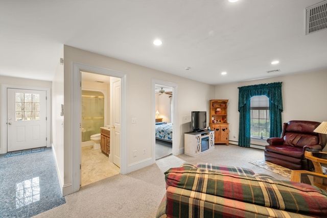 332 Division Rd, Dartmouth, MA 02748