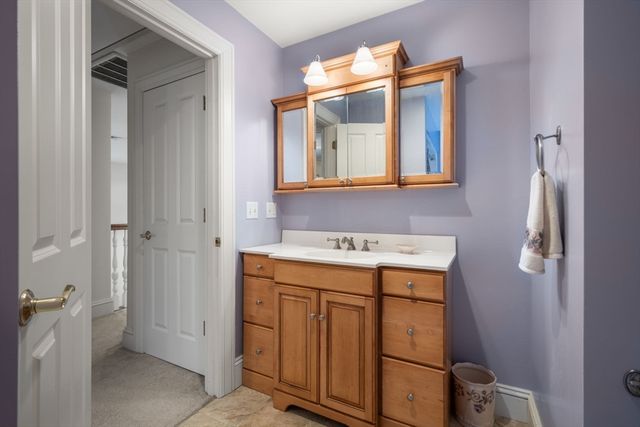 332 Division Rd, Dartmouth, MA 02748