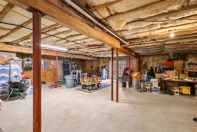 332 Division Rd, Dartmouth, MA 02748