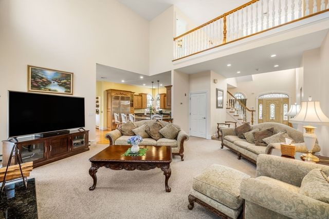 332 Division Rd, Dartmouth, MA 02748