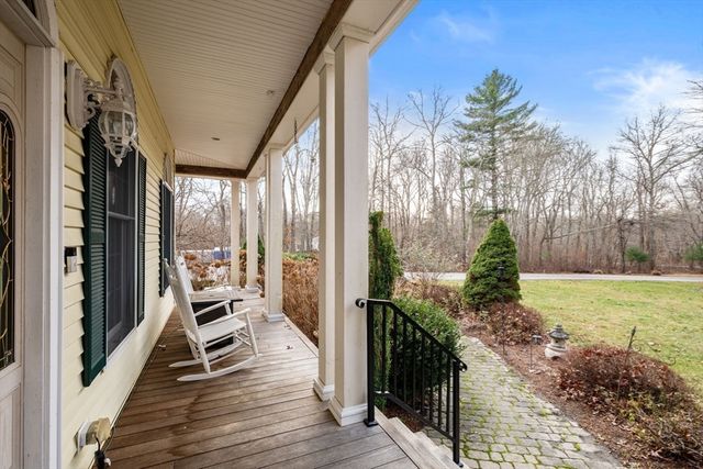 332 Division Rd, Dartmouth, MA 02748