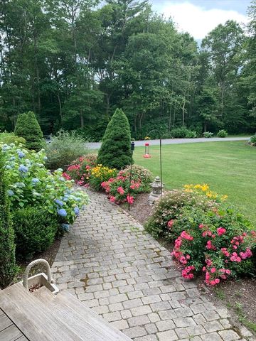 332 Division Rd, Dartmouth, MA 02748