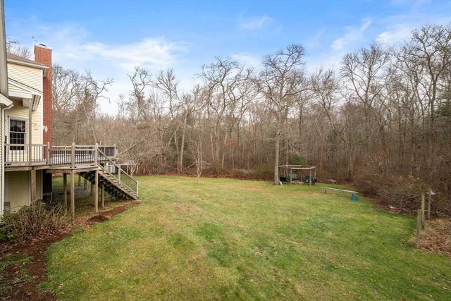 332 Division Rd, Dartmouth, MA 02748