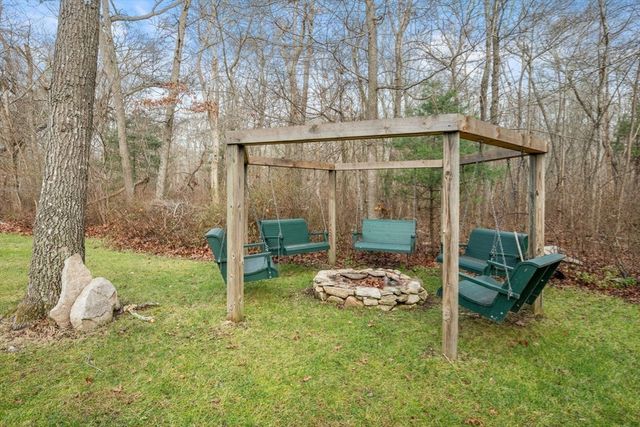 332 Division Rd, Dartmouth, MA 02748