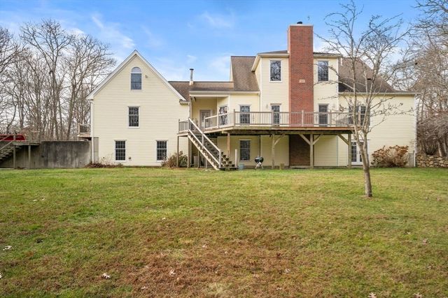 332 Division Rd, Dartmouth, MA 02748