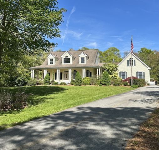 332 Division Rd, Dartmouth, MA 02748