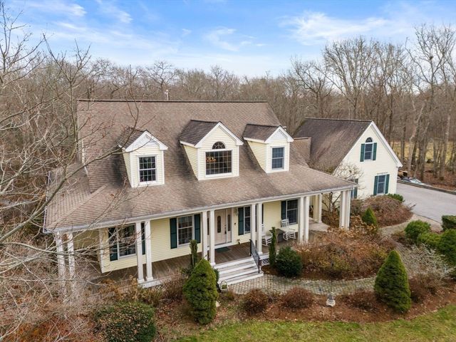 332 Division Rd, Dartmouth, MA 02748