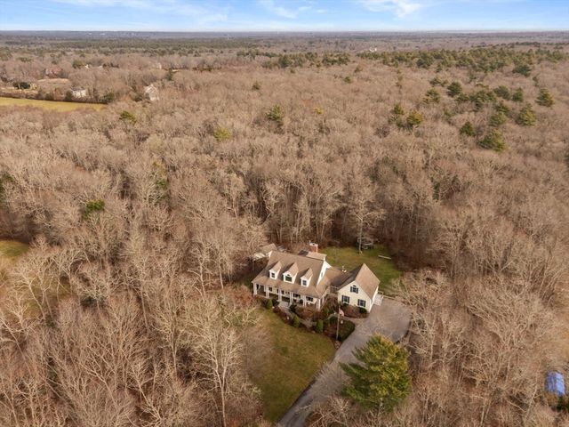 332 Division Rd, Dartmouth, MA 02748