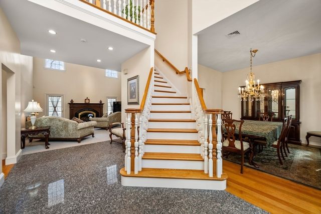 332 Division Rd, Dartmouth, MA 02748