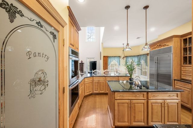 332 Division Rd, Dartmouth, MA 02748