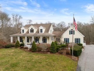 332 Division Rd, Dartmouth, MA 02748