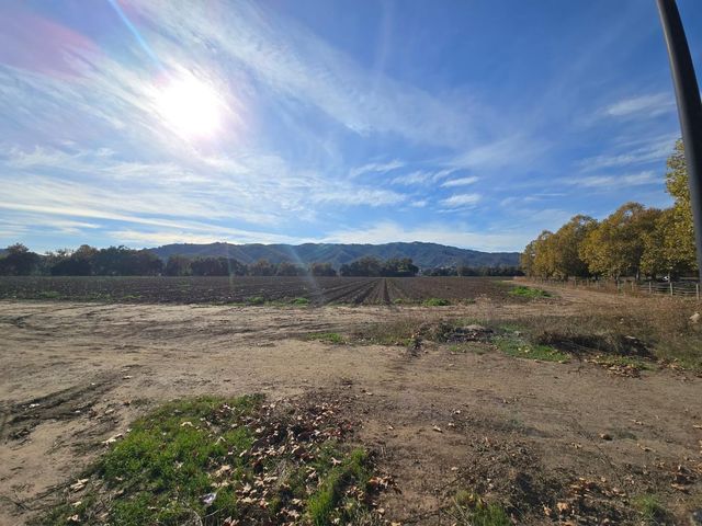 5985 Monterey Road, Gilroy, CA 95020