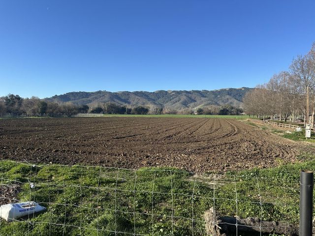5985 Monterey Road, Gilroy, CA 95020