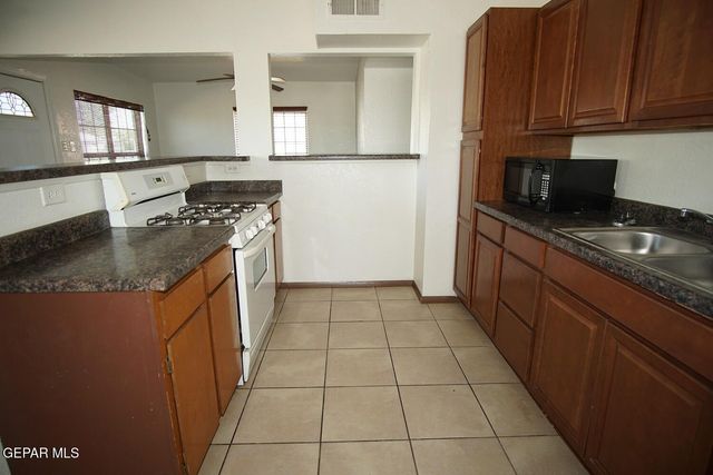 8300 Mount Everest Drive, El Paso, TX 79904