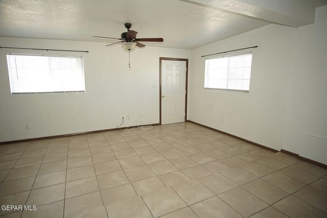 8300 Mount Everest Drive, El Paso, TX 79904