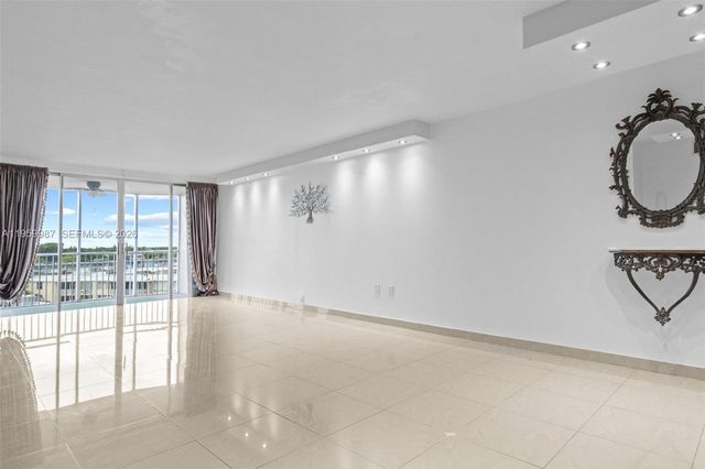 1750 NE 191st St 700-1, Miami, FL 33179