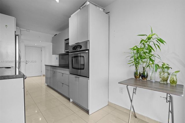 1750 NE 191st St 700-1, Miami, FL 33179