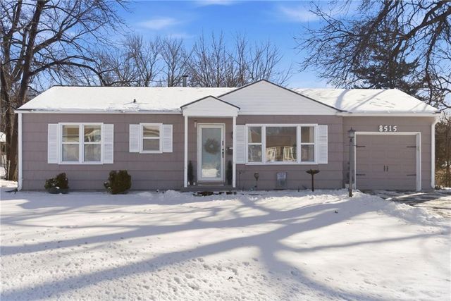 8515 W 69th Terrace, Overland Park, KS 66204