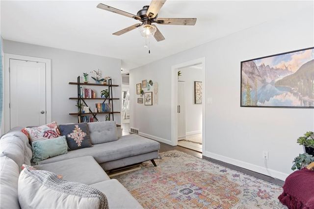 8515 W 69th Terrace, Overland Park, KS 66204