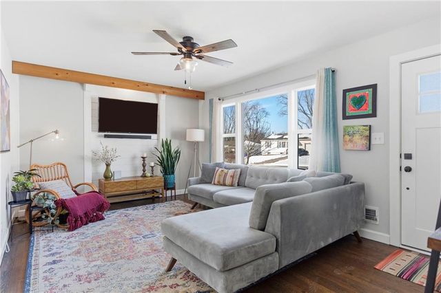 8515 W 69th Terrace, Overland Park, KS 66204