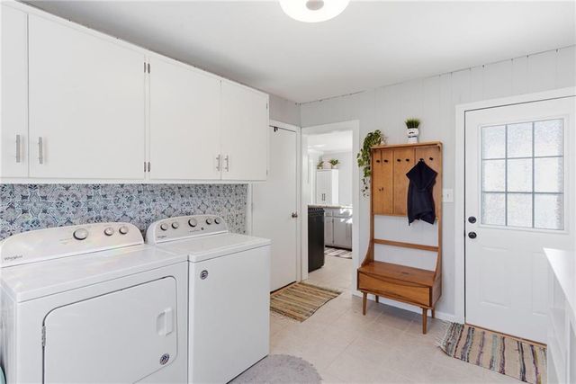 8515 W 69th Terrace, Overland Park, KS 66204