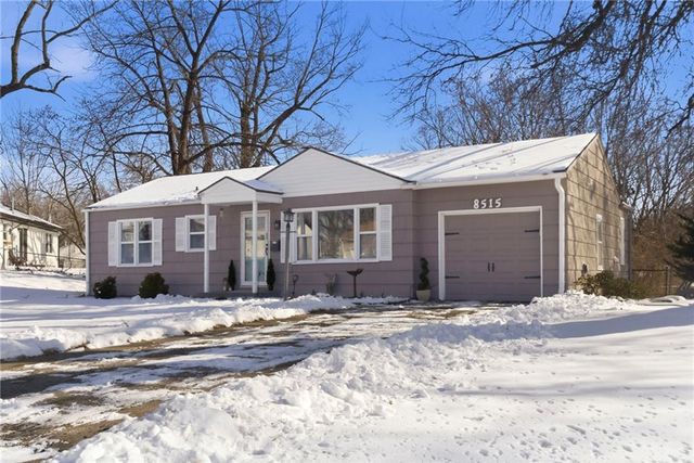 8515 W 69th Terrace, Overland Park, KS 66204