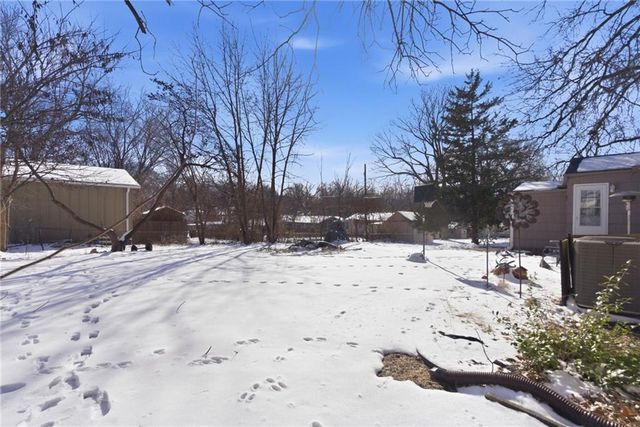 8515 W 69th Terrace, Overland Park, KS 66204