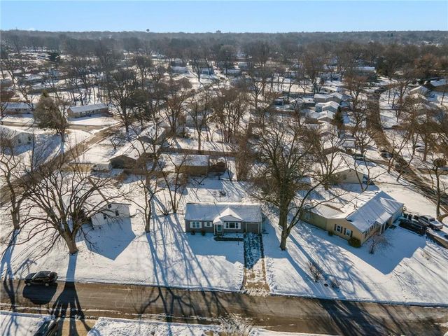 8515 W 69th Terrace, Overland Park, KS 66204