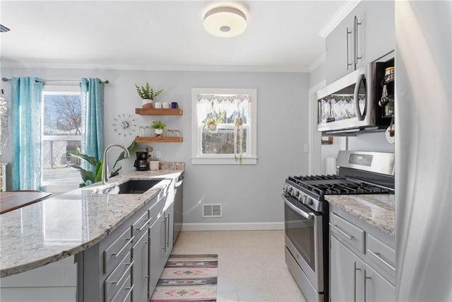 8515 W 69th Terrace, Overland Park, KS 66204